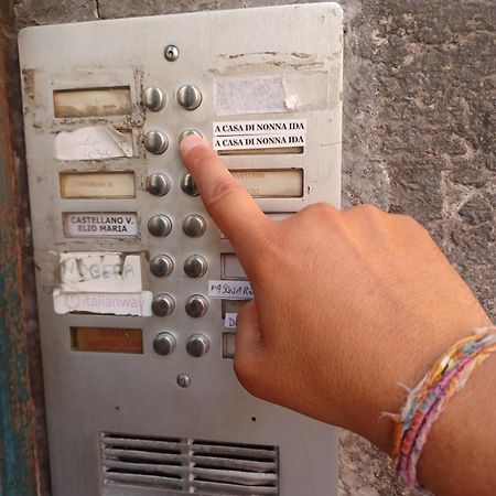 A Casa Di Nonna Ida, Nel Cuore Pulsante Di Napoli Nápoles Exterior foto